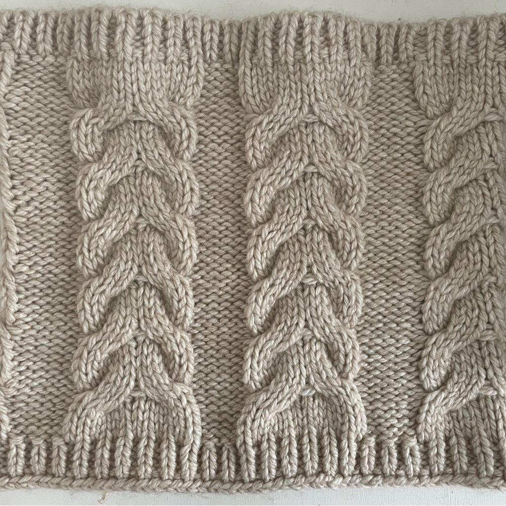 NWT Gap Oatmeal Cable Cowl /Scarf